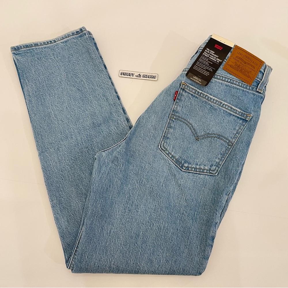 NWT Levis 70’s High Rise Slim Straight Fit Jeans Womens Medium Wash